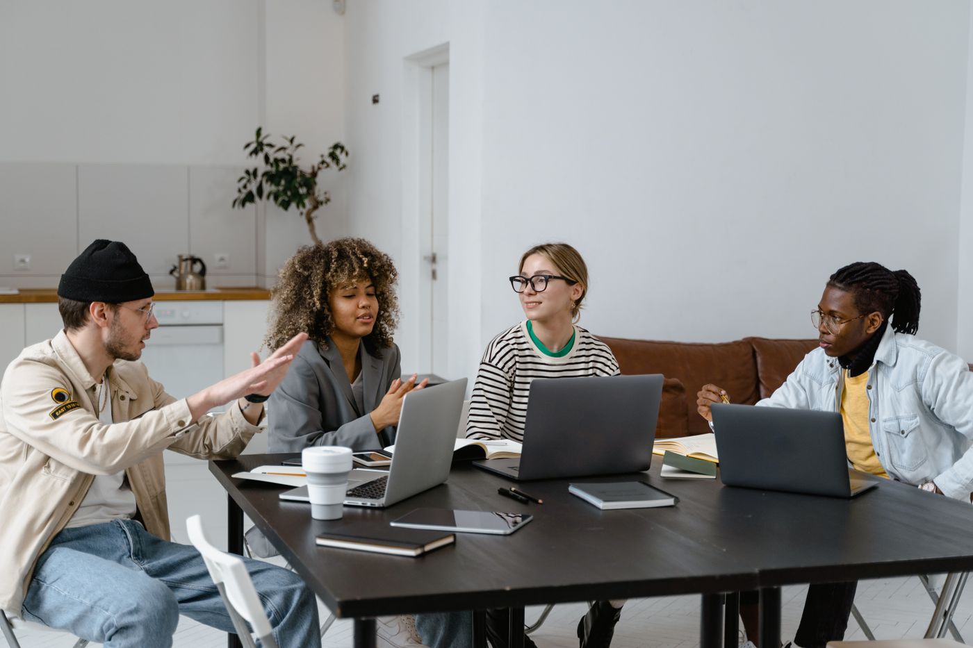 A LeadViqo strategist on a call with a client